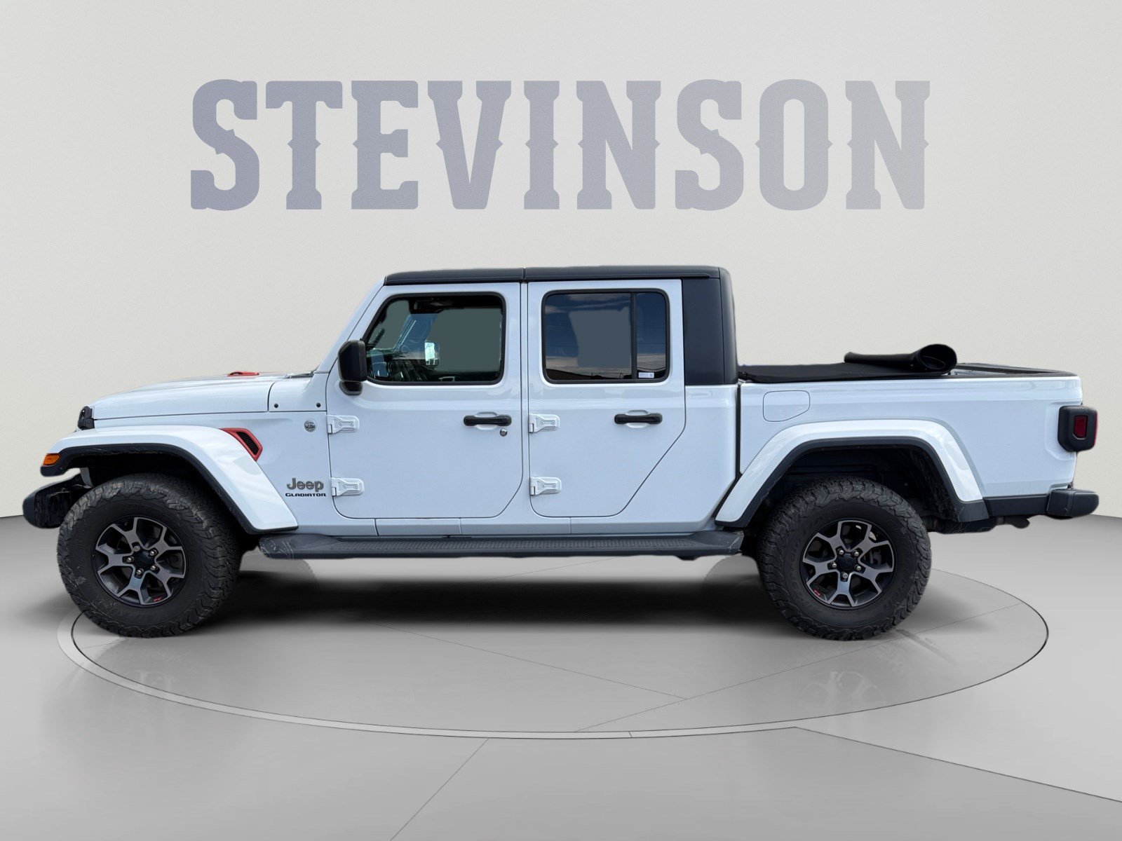 Used 2020 Jeep Gladiator Overland AWD/4WD image 2