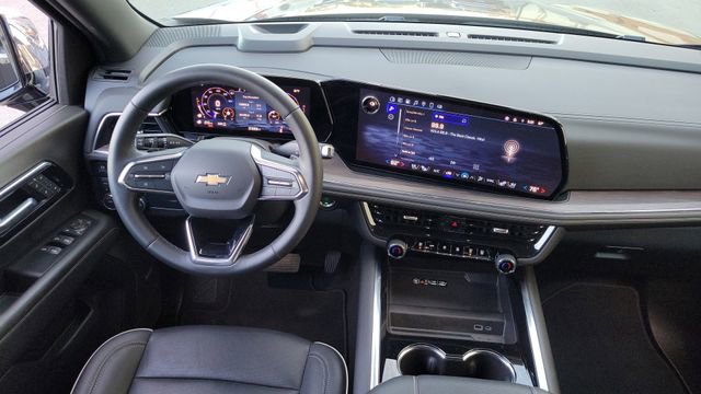 Used 2025 Chevrolet Suburban Premier image 14