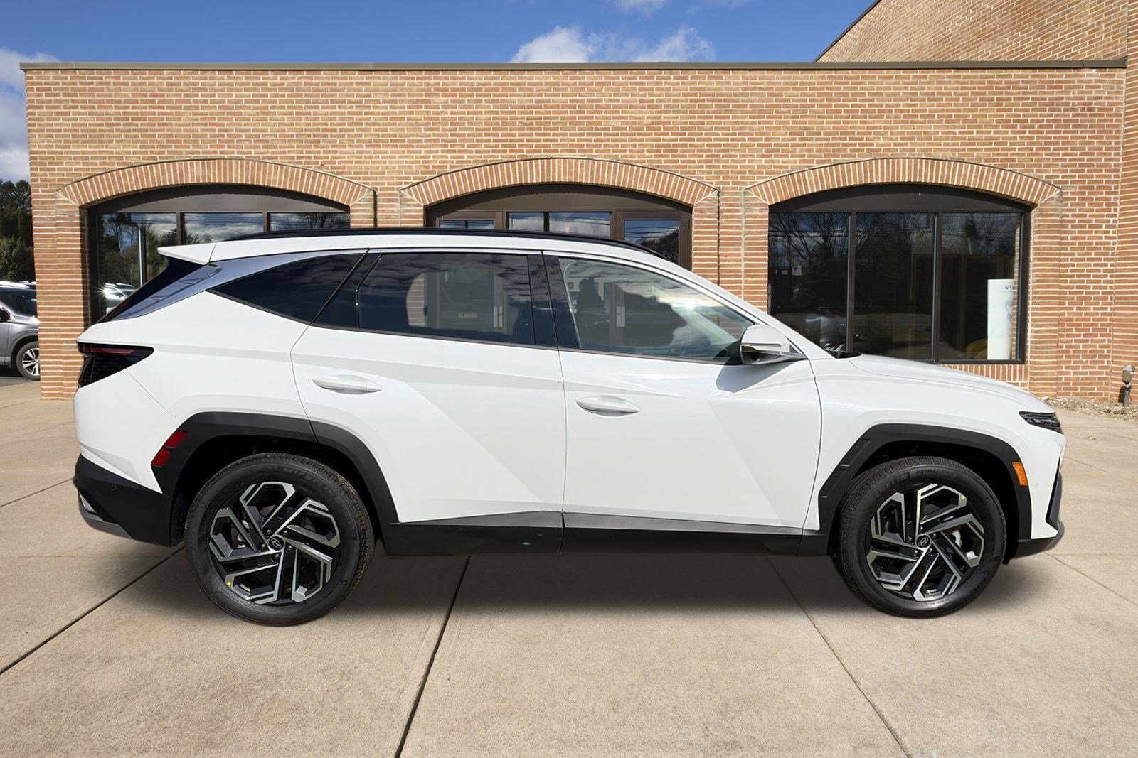 New 2026 Hyundai Tucson Limited AWD/4WD image 2