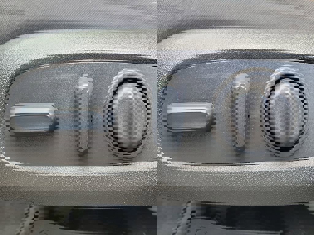 Used 2023 GMC Acadia SLE w/ Driver Convenience Package image 20