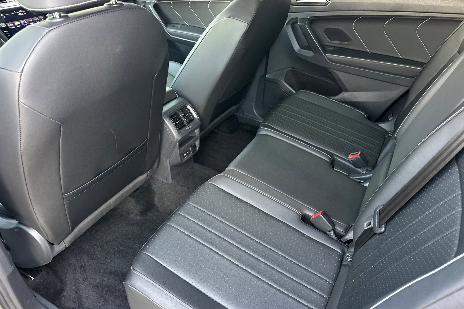 Used 2023 Volkswagen Tiguan SE image 12