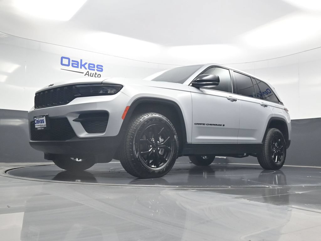 Used 2024 Jeep Grand Cherokee Altitude RWD image 38