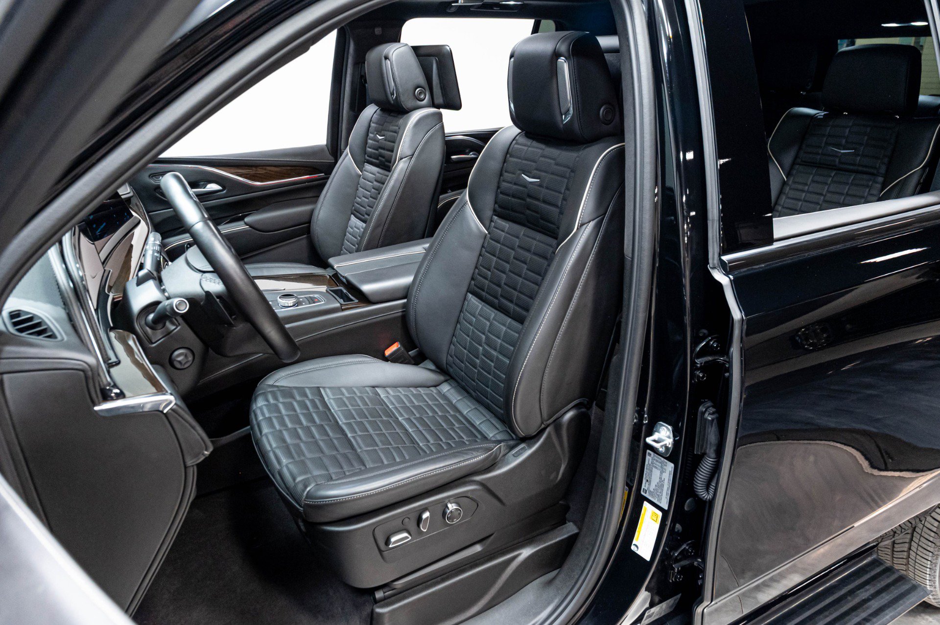 Used 2024 Cadillac Escalade Sport Platinum AWD/4WD image 7