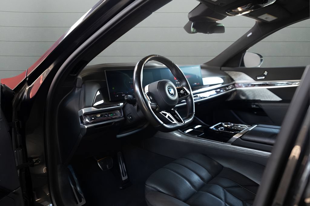 Used 2024 BMW i7 M70 AWD/4WD image 39