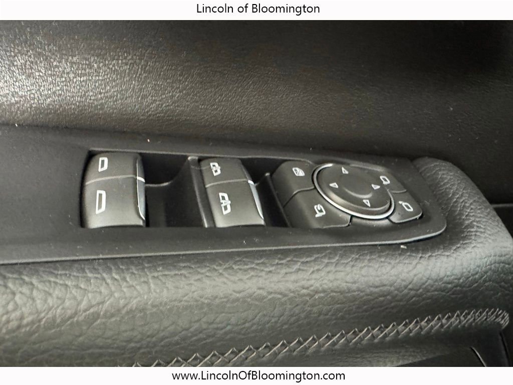 Used 2025 GMC Yukon Denali AWD/4WD image 38