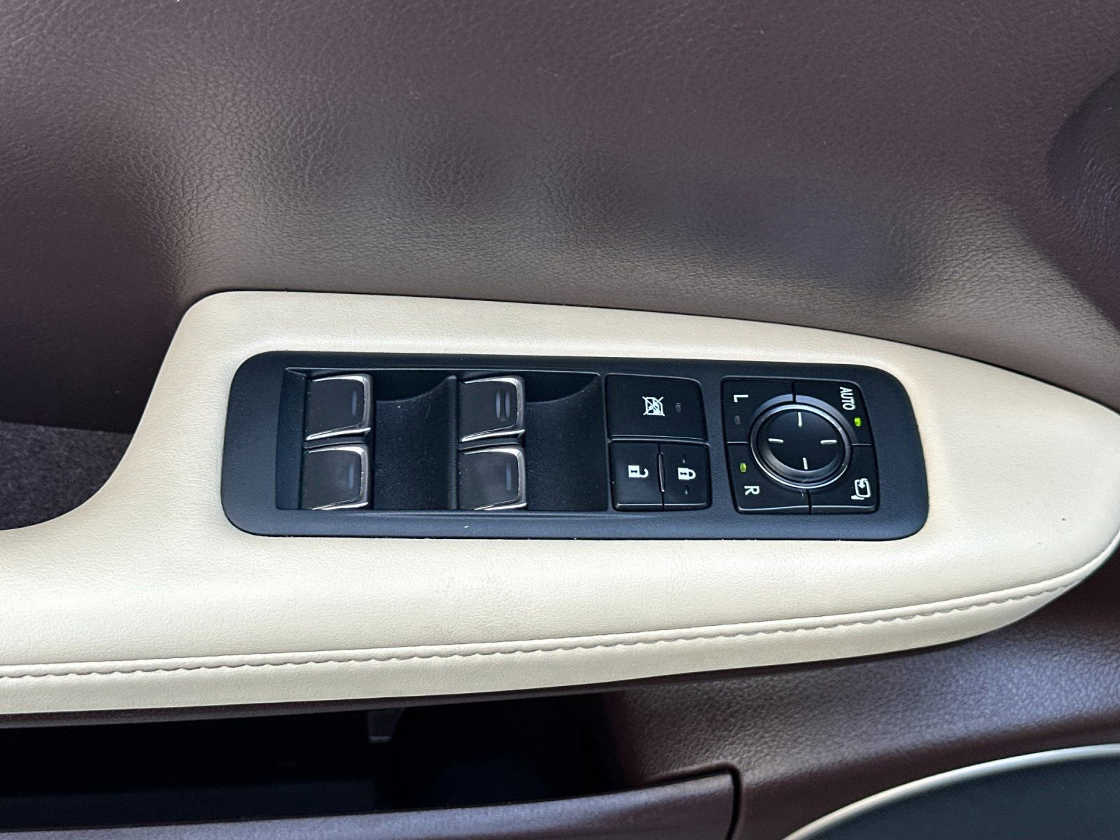 Used 2020 Lexus RX 350L FWD w/ Premium Package image 12