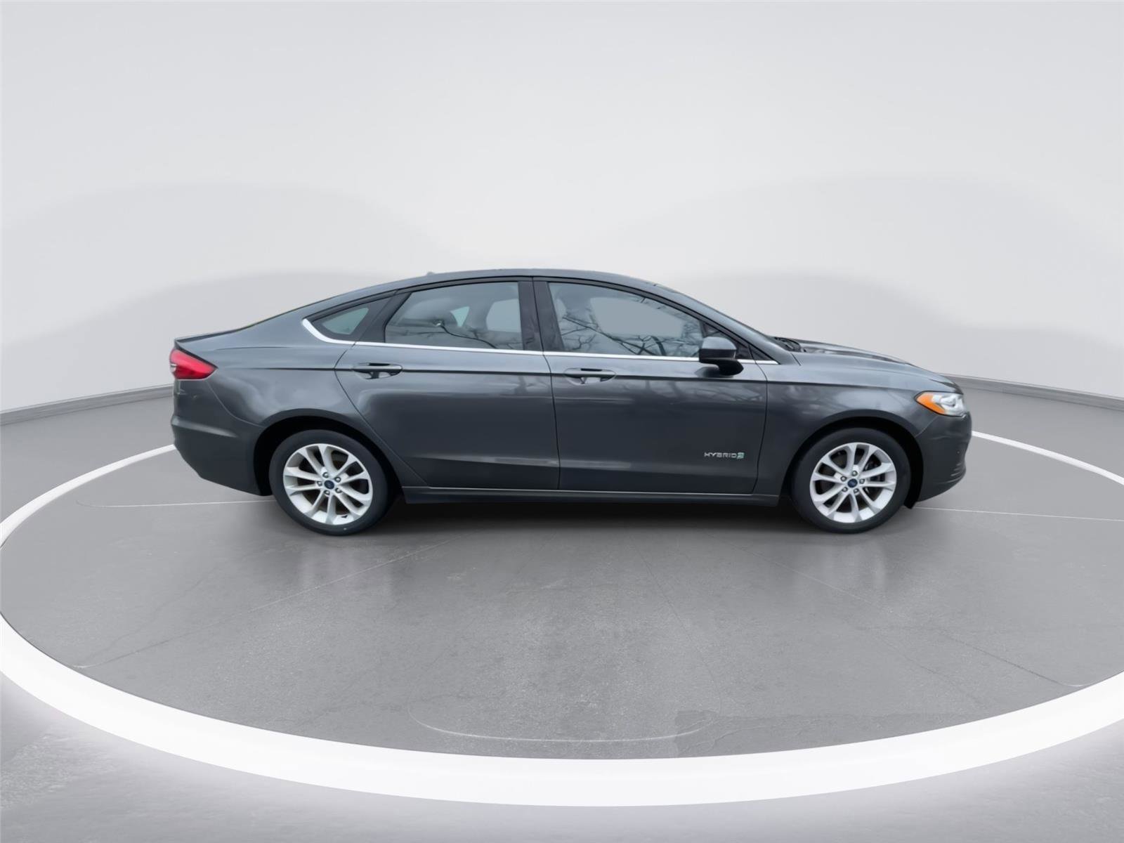 Used 2019 Ford Fusion SE image 9
