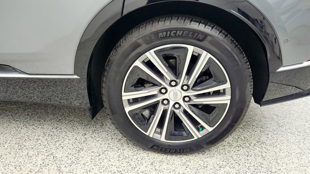 Used 2023 Cadillac Lyriq AWD image 9