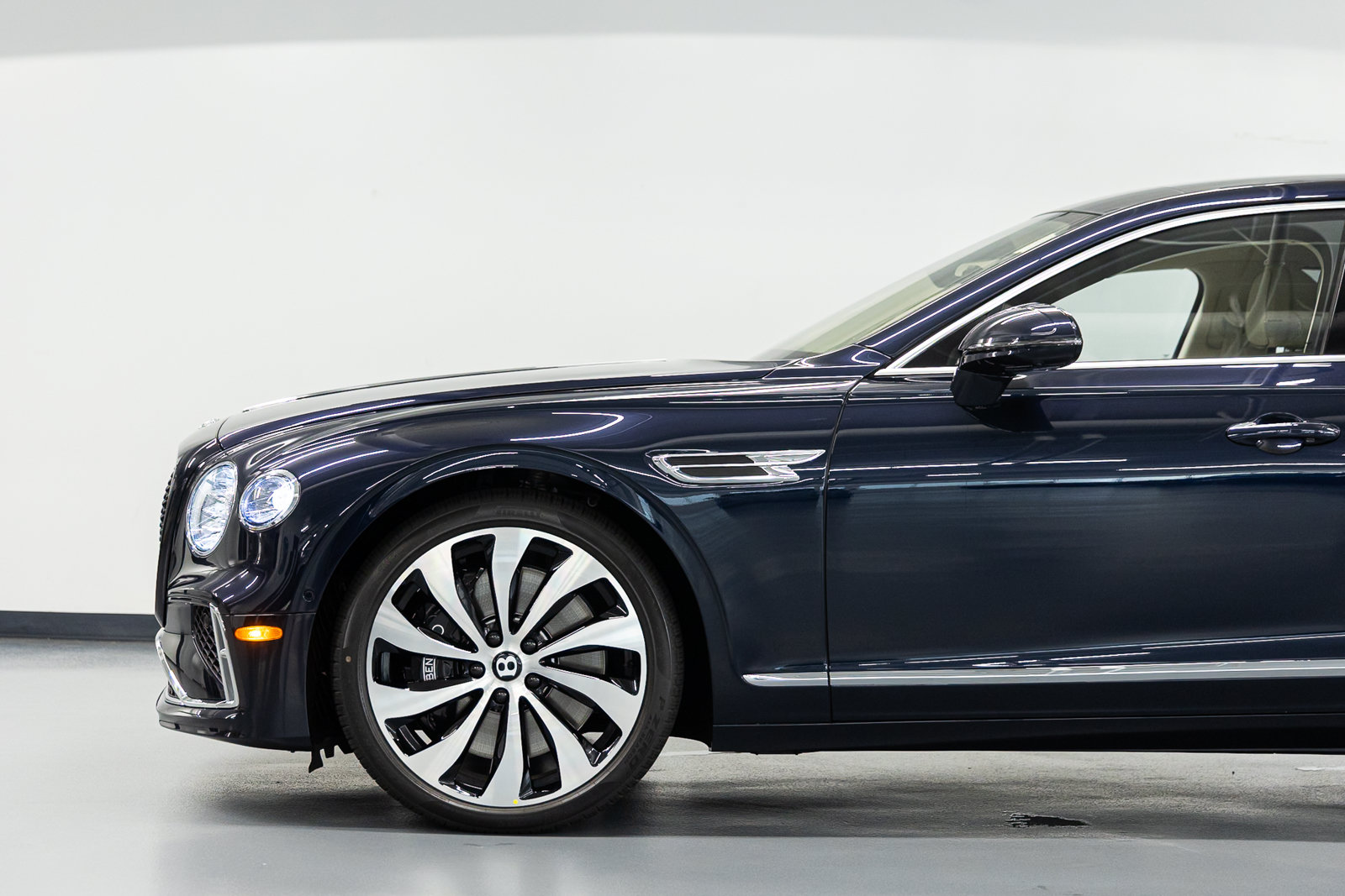 New 2026 Bentley Flying Spur Plug-In Hybrid AWD/4WD image 14