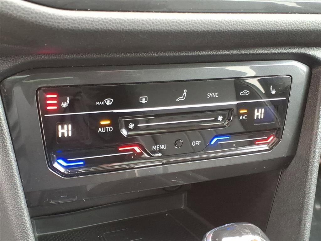 Used 2022 Volkswagen Tiguan SE w/ Panoramic Sunroof Package image 19