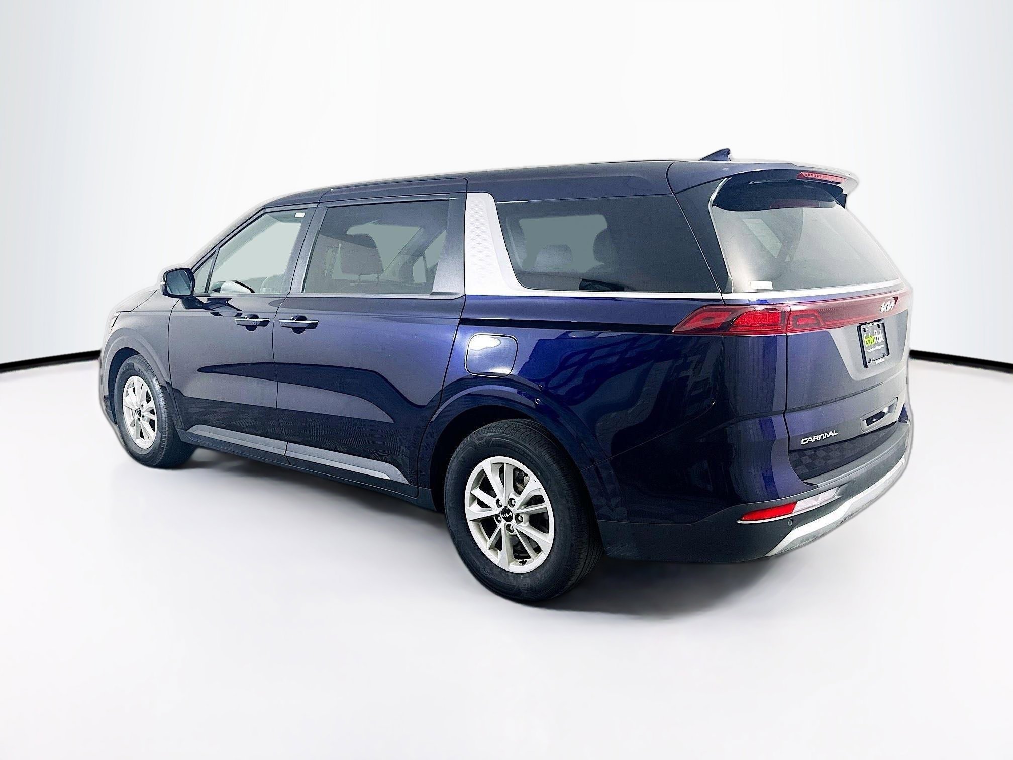 Used 2024 Kia Carnival LX image 5