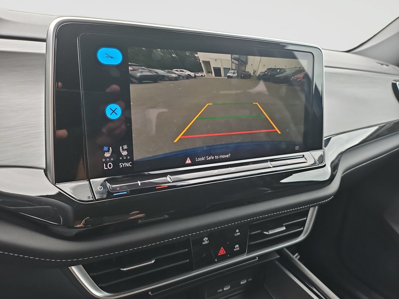 Used 2025 Volkswagen Atlas Cross Sport SE FWD image 26