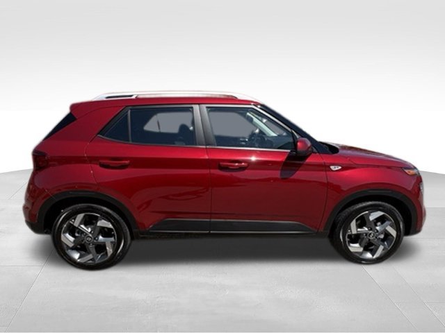 Used 2025 Hyundai Venue SEL FWD image 8