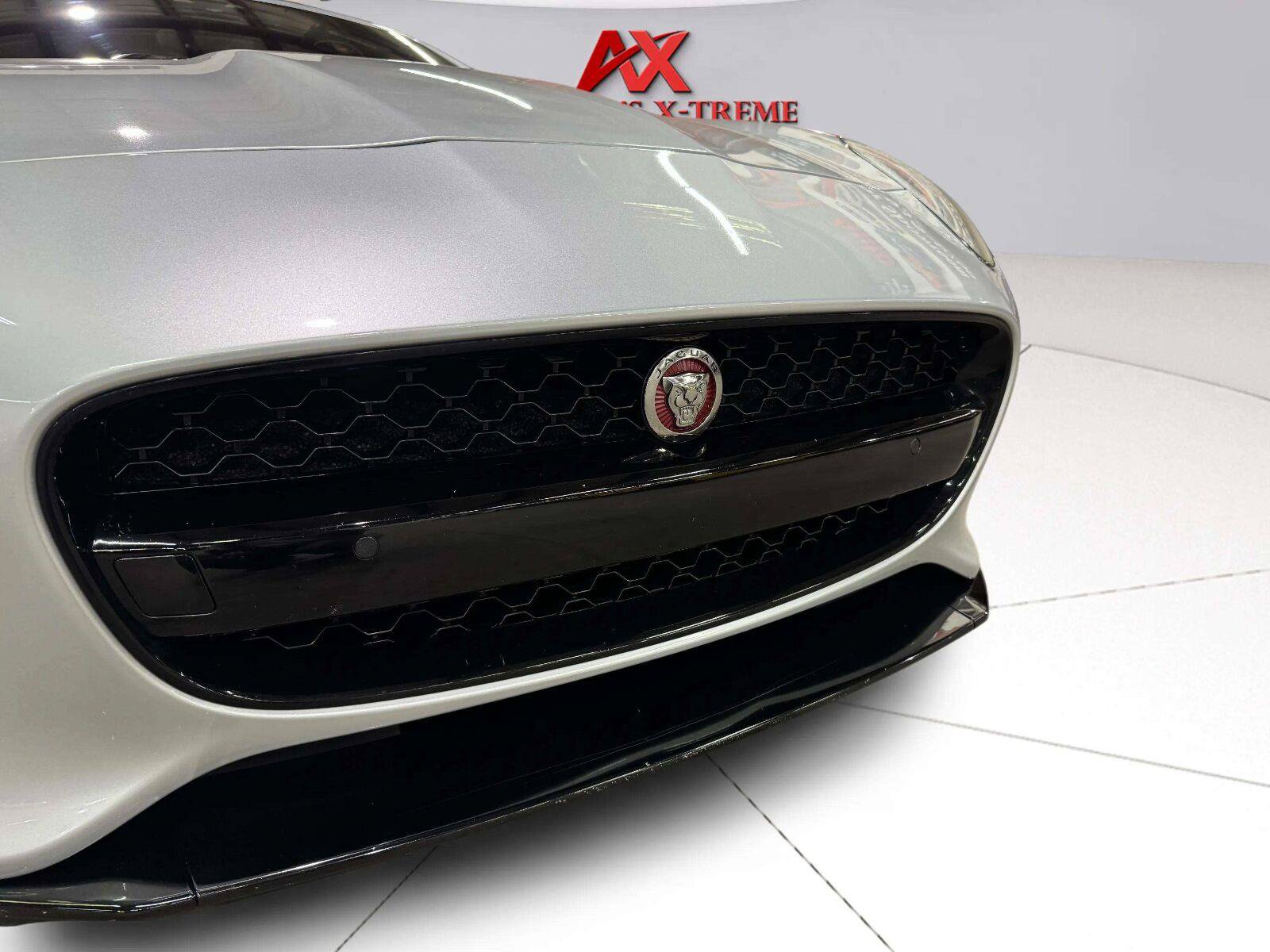 Used 2019 Jaguar F-TYPE Convertible RWD image 11