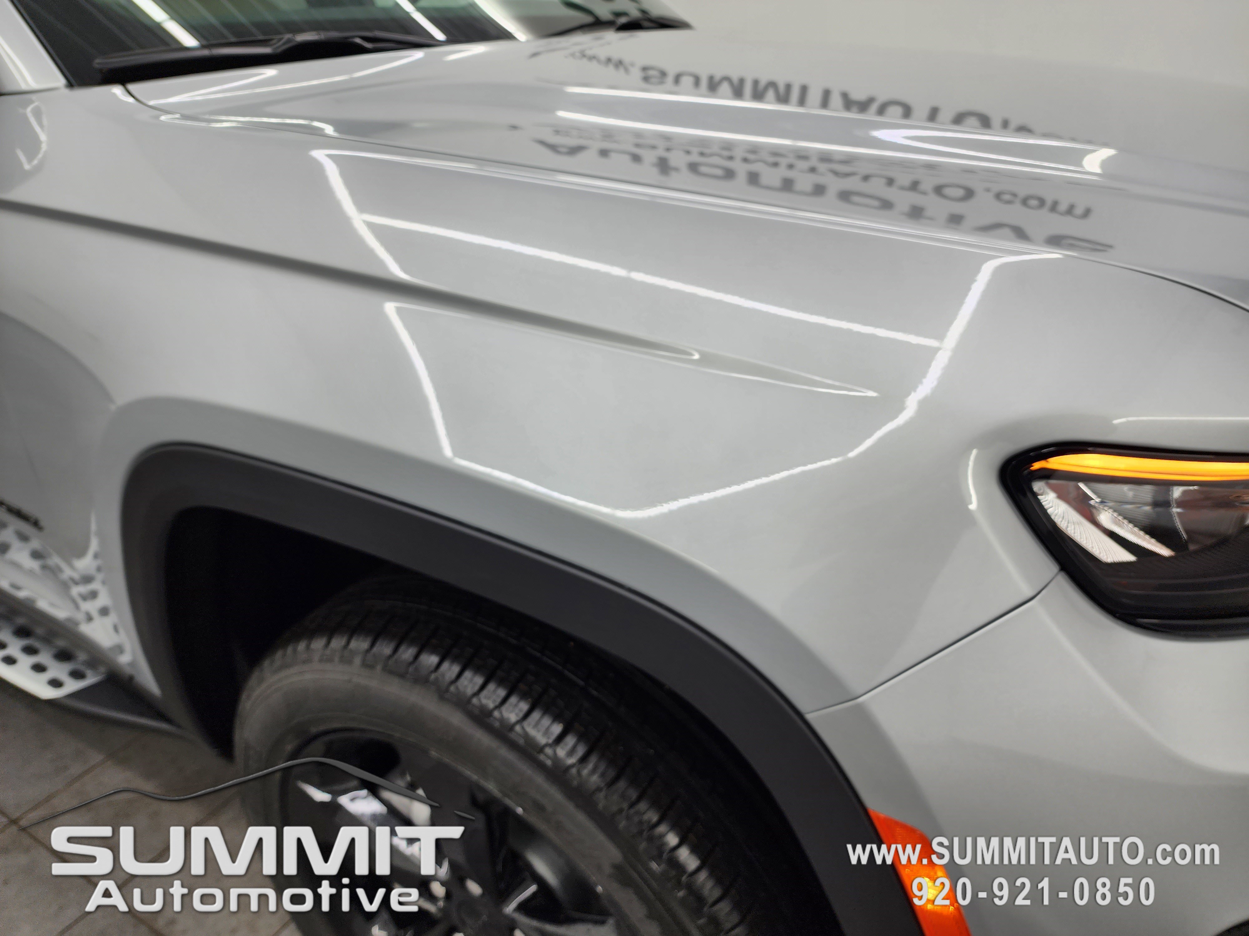 New 2025 Jeep Grand Cherokee Limited w/ Black Appearance Package image 23