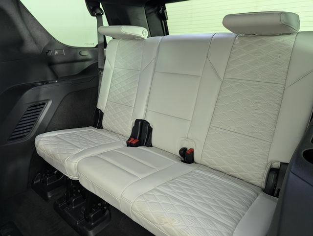 Used 2025 Cadillac Escalade Sport Platinum w/ LPO, Floor Liner Package AWD/4WD image 18