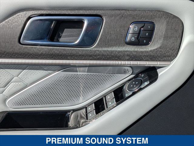 Used 2025 Ford Explorer Platinum w/ Ultimate Package AWD/4WD image 11