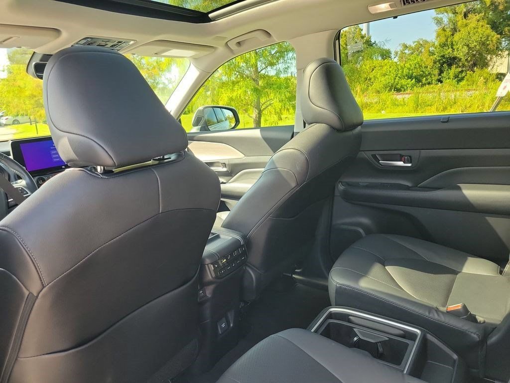 Certified 2024 Toyota Grand Highlander FWD image 25