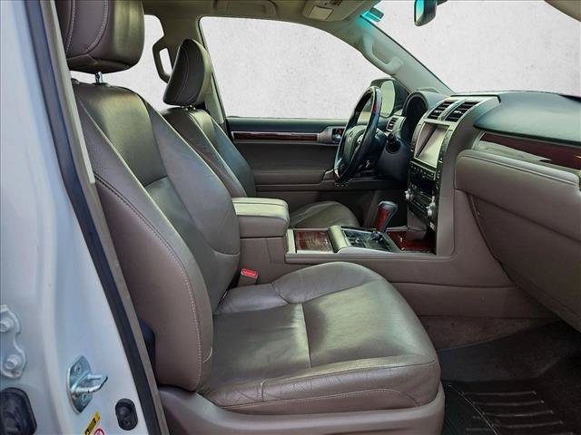 Used 2014 Lexus GX 460 w/ Premium Package AWD/4WD image 17