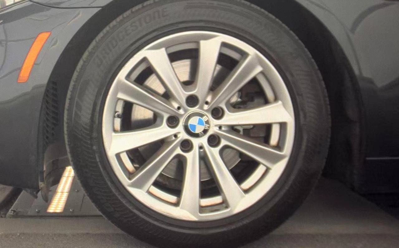 Used 2015 BMW 528i xDrive Sedan AWD/4WD image 8