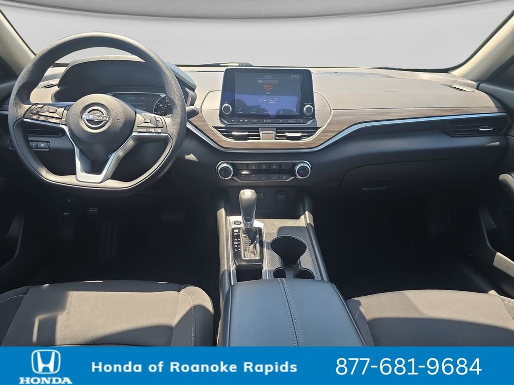 Used 2025 Nissan Altima 2.5 SV FWD image 12