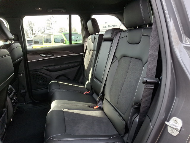 New 2026 Jeep Grand Cherokee Altitude AWD/4WD image 6