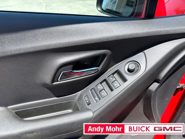 Used 2018 Chevrolet Trax LT w/ Sun & Sound Package FWD image 21