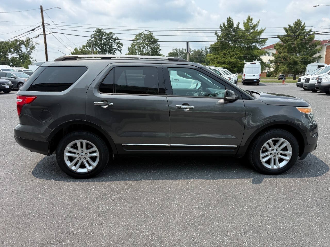 Used 2015 Ford Explorer XLT w/ Equipment Group 202B AWD/4WD image 39