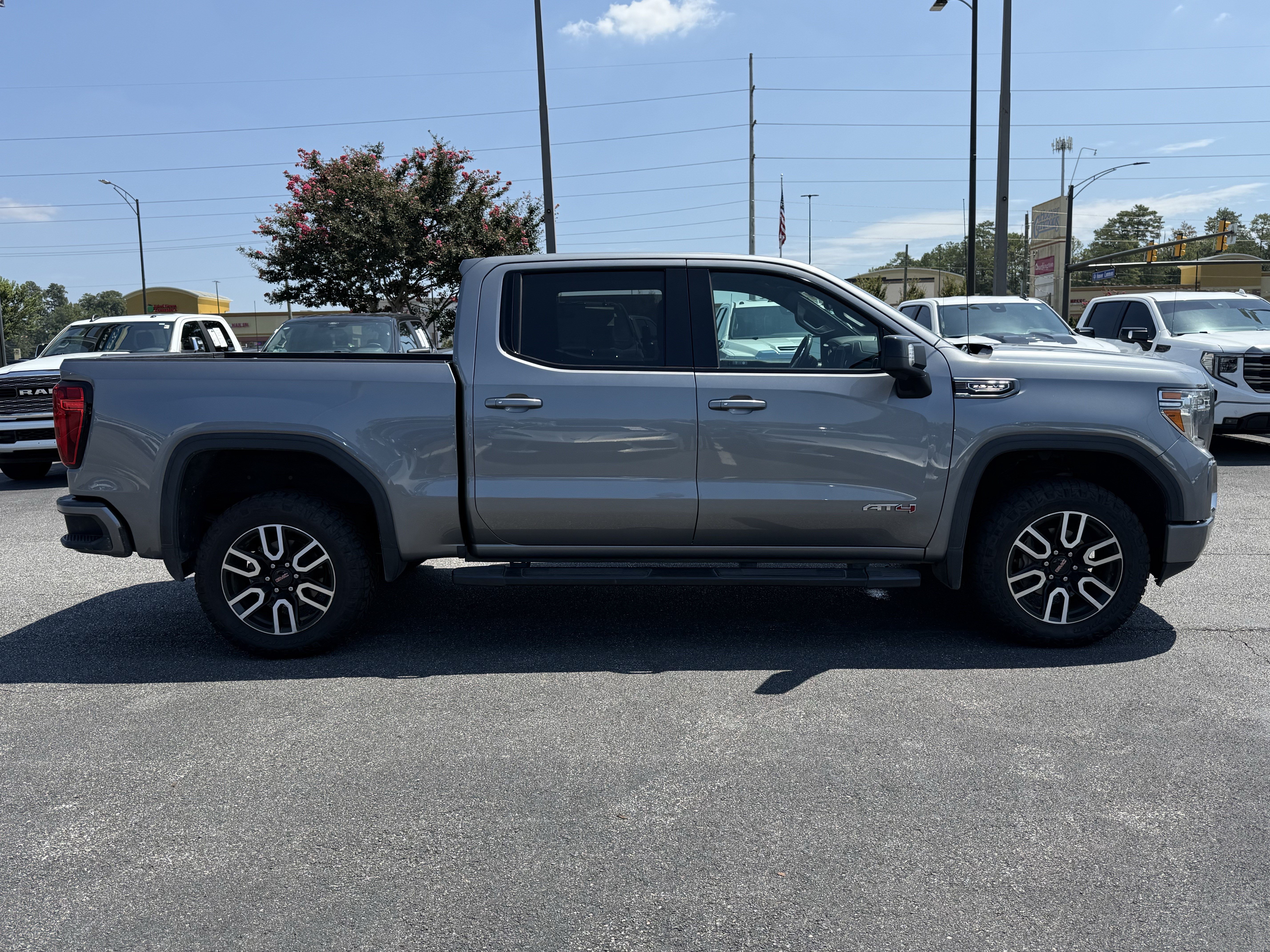Used 2020 GMC Sierra 1500 AT4 w/ AT4 Premium Package AWD/4WD image 12