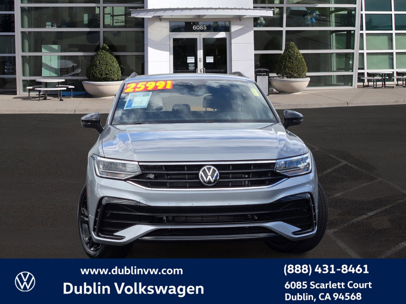 Certified 2023 Volkswagen Tiguan SE R-Line image 2