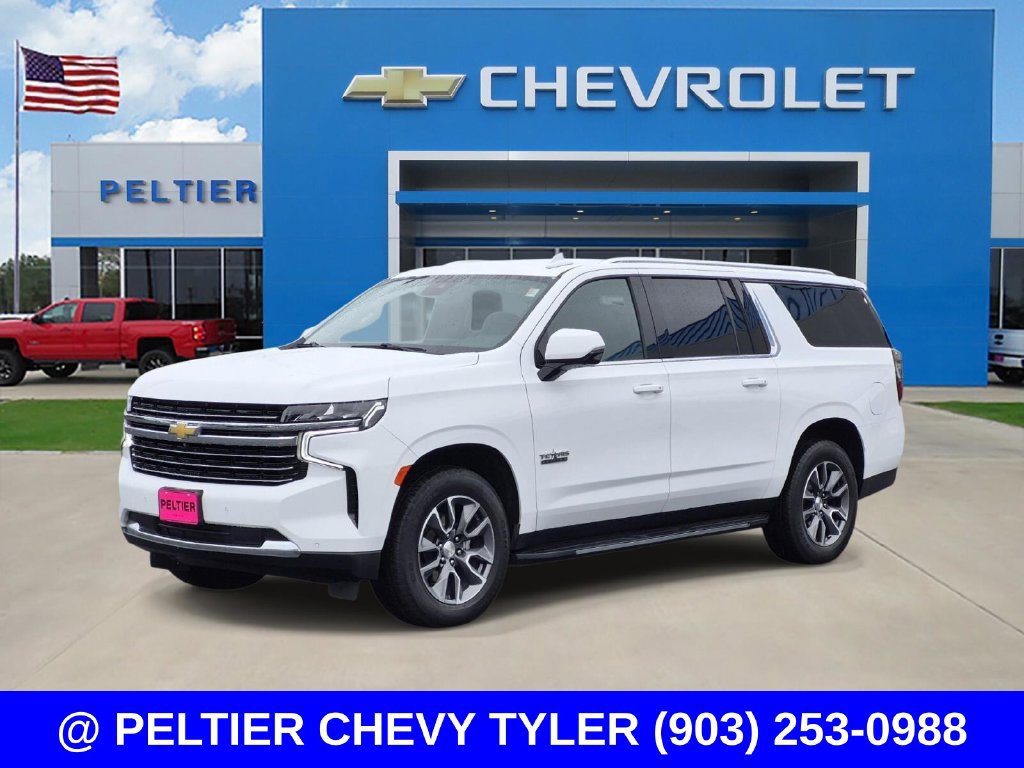 Used 2024 Chevrolet Suburban LT w/ Luxury Package RWD image 3