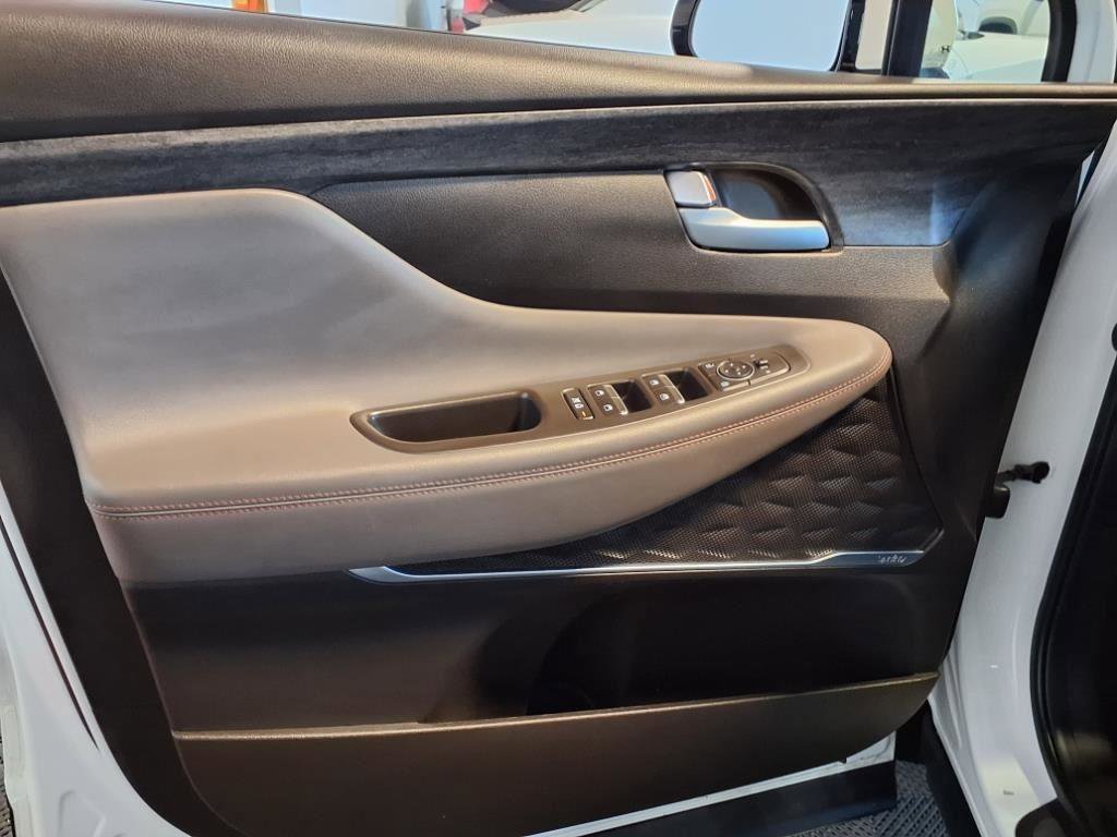 Used 2019 Hyundai Santa Fe Limited image 18