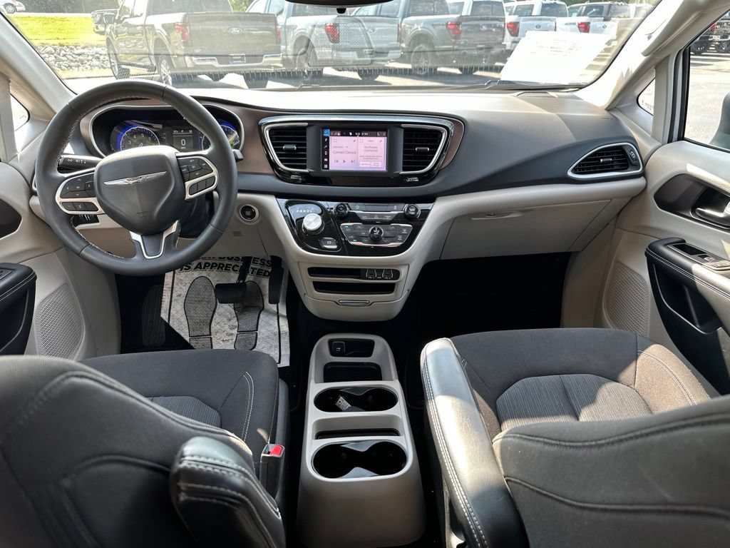 Used 2023 Chrysler Voyager LX FWD image 14