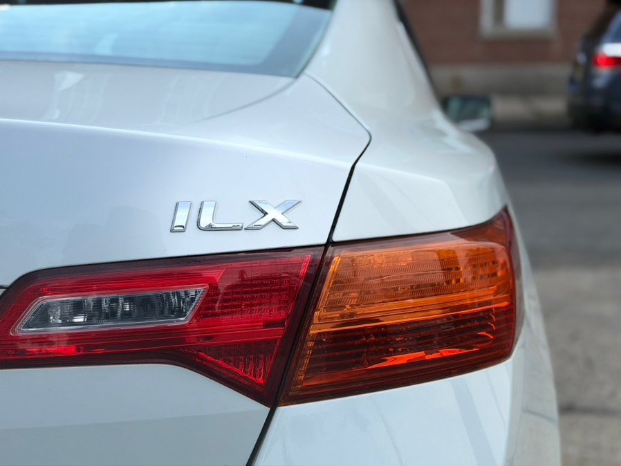 Used 2013 Acura ILX w/ Technology Package FWD image 7