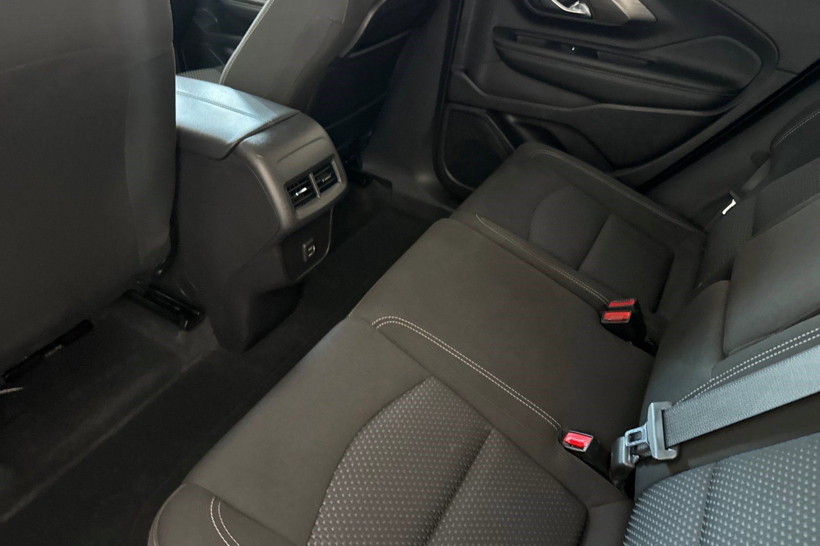 Used 2024 GMC Terrain SLE FWD image 25