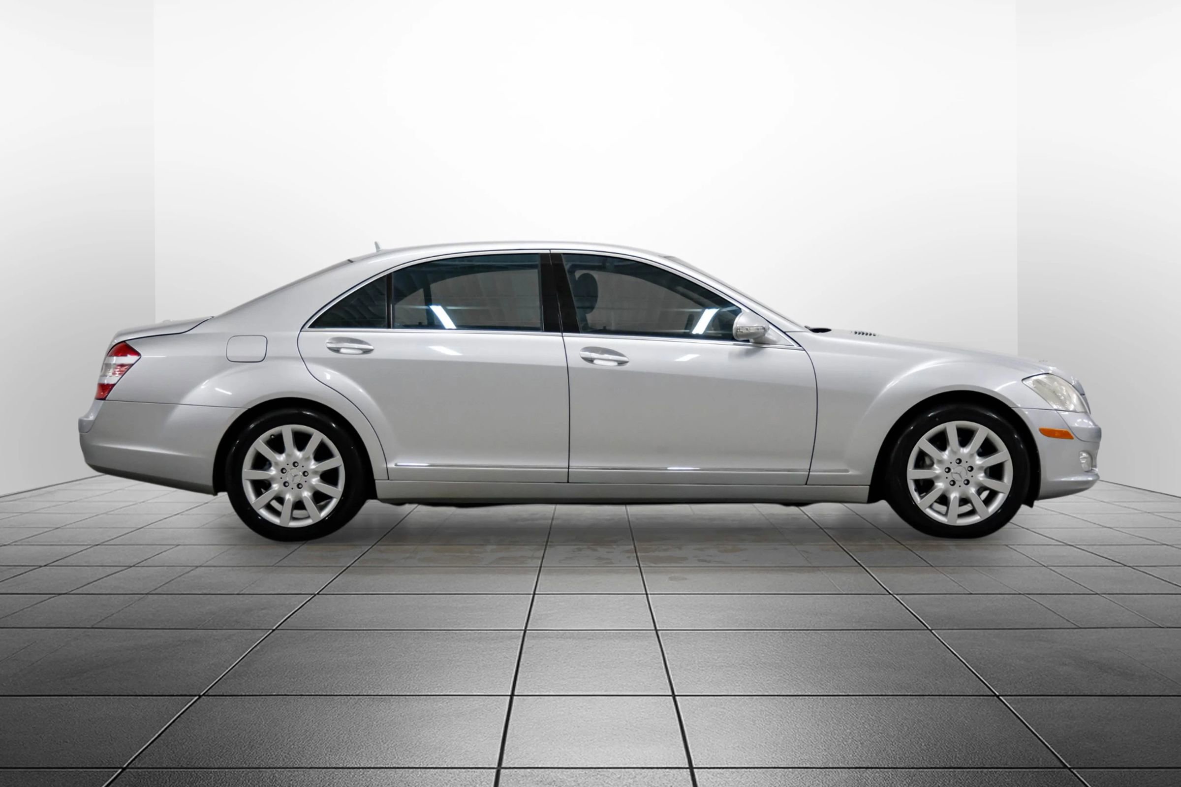 Used 2007 Mercedes-Benz S 550 image 8