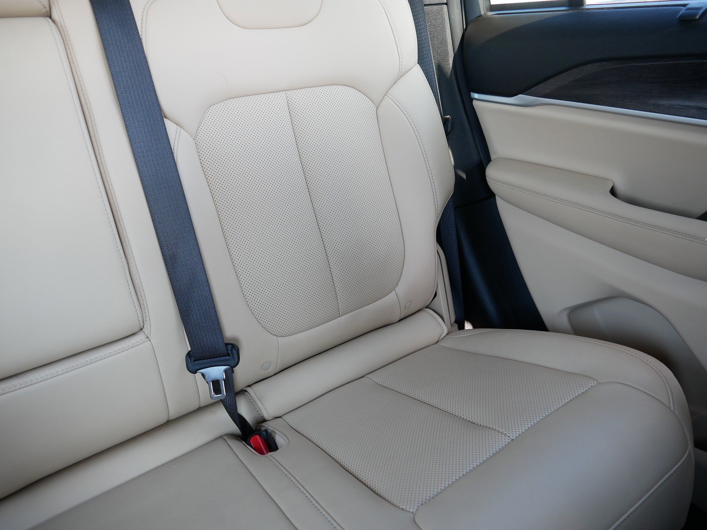 Used 2025 Jeep Grand Cherokee Limited w/ Luxury Tech Group II AWD/4WD image 14