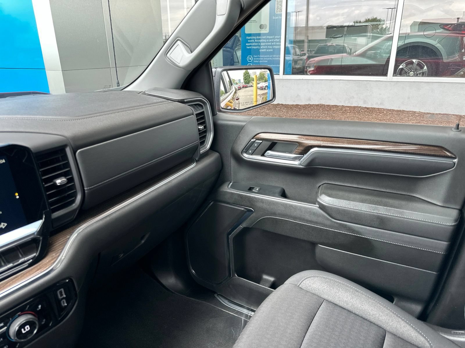 Used 2024 Chevrolet Silverado 1500 RST AWD/4WD image 37