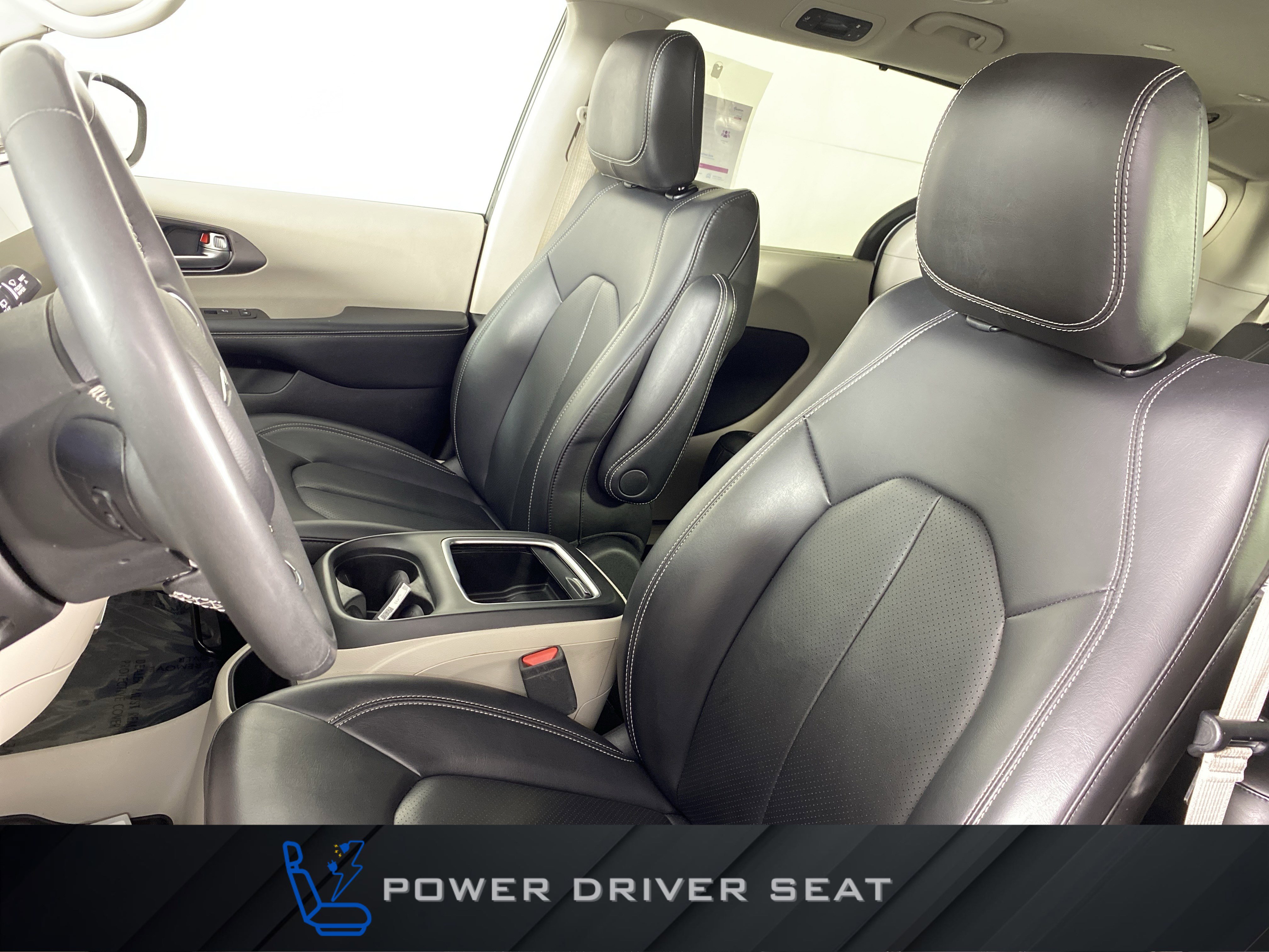 Used 2023 Chrysler Pacifica Touring-L image 16