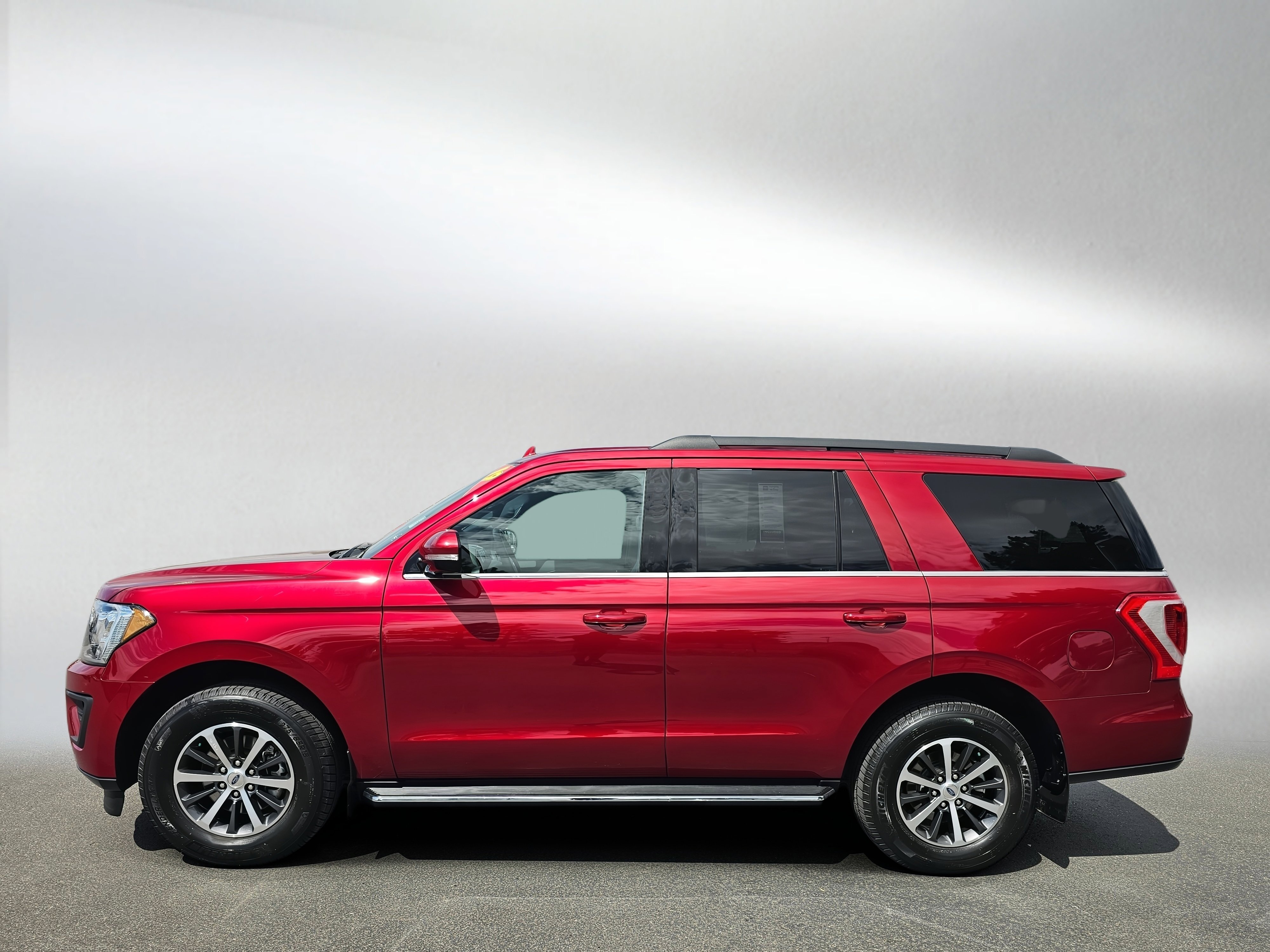 Used 2019 Ford Expedition XLT w/ Equipment Group 202A AWD/4WD image 2
