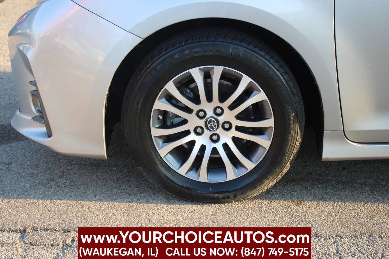 Used 2018 Toyota Sienna XLE w/ XLE Navigation Package FWD image 9