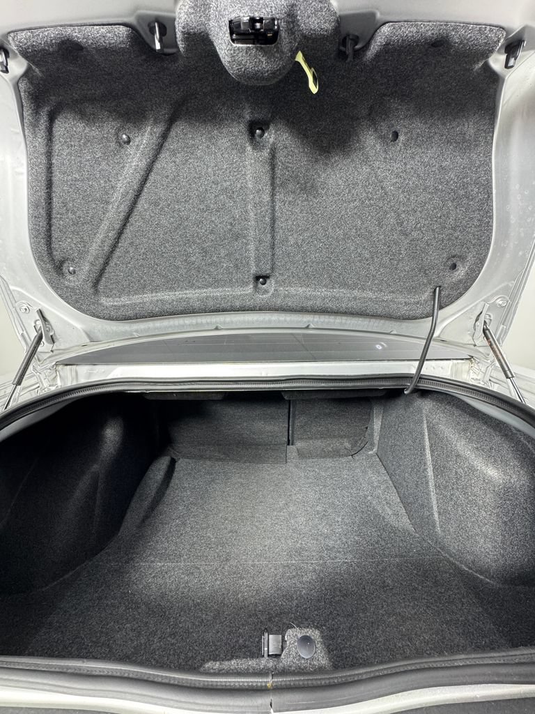 Used 2010 Dodge Challenger SE RWD image 7