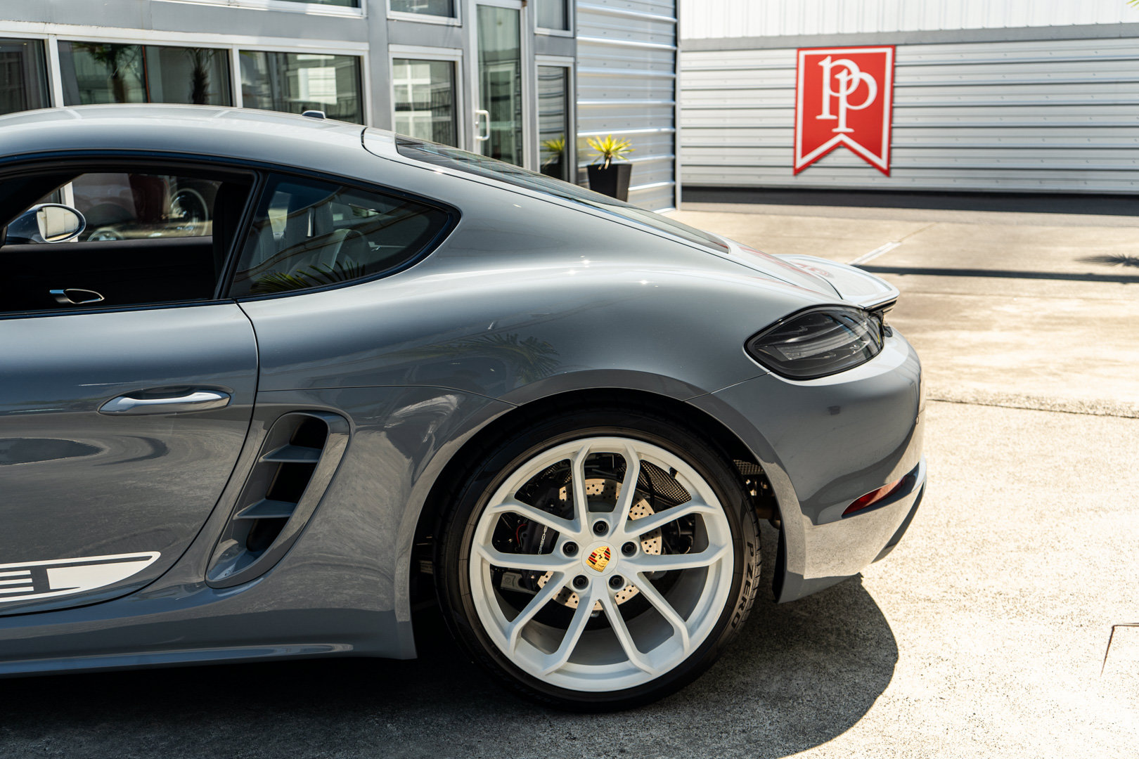 Used 2024 Porsche 718 Cayman RWD image 5