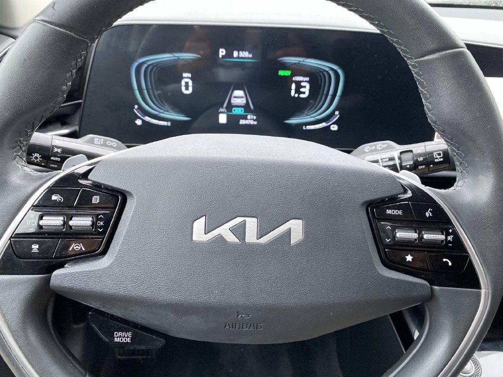 Used 2024 Kia Niro EX FWD image 17