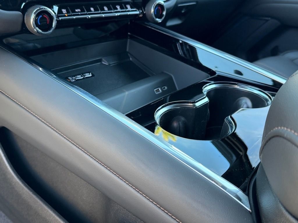 New 2025 Chevrolet Suburban High Country image 14