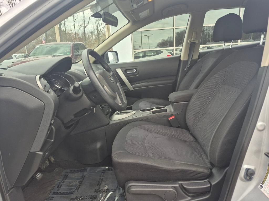 Used 2015 Nissan Rogue S image 2