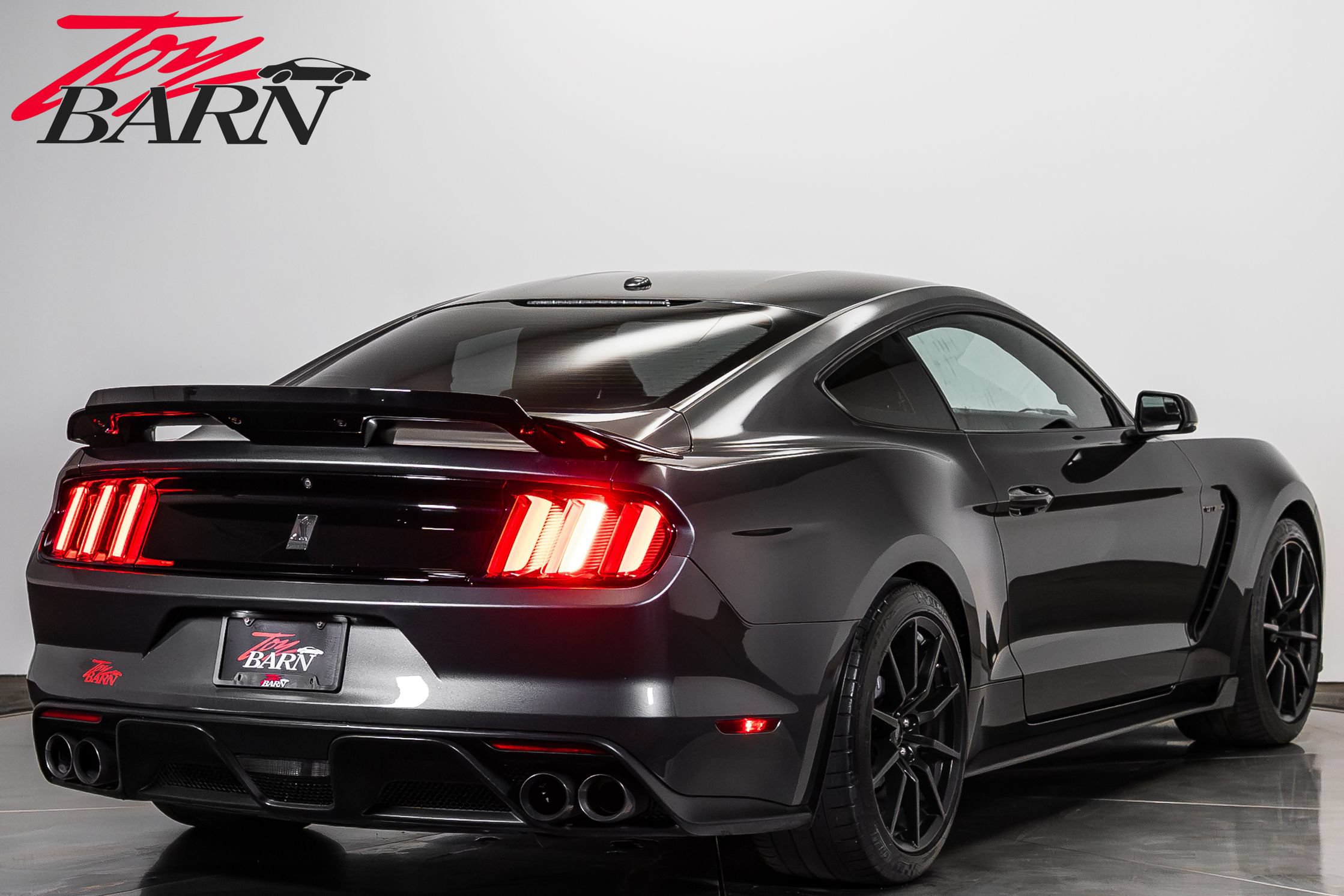 Used 2016 Ford Mustang Shelby GT350 w/ Technology Package RWD image 5