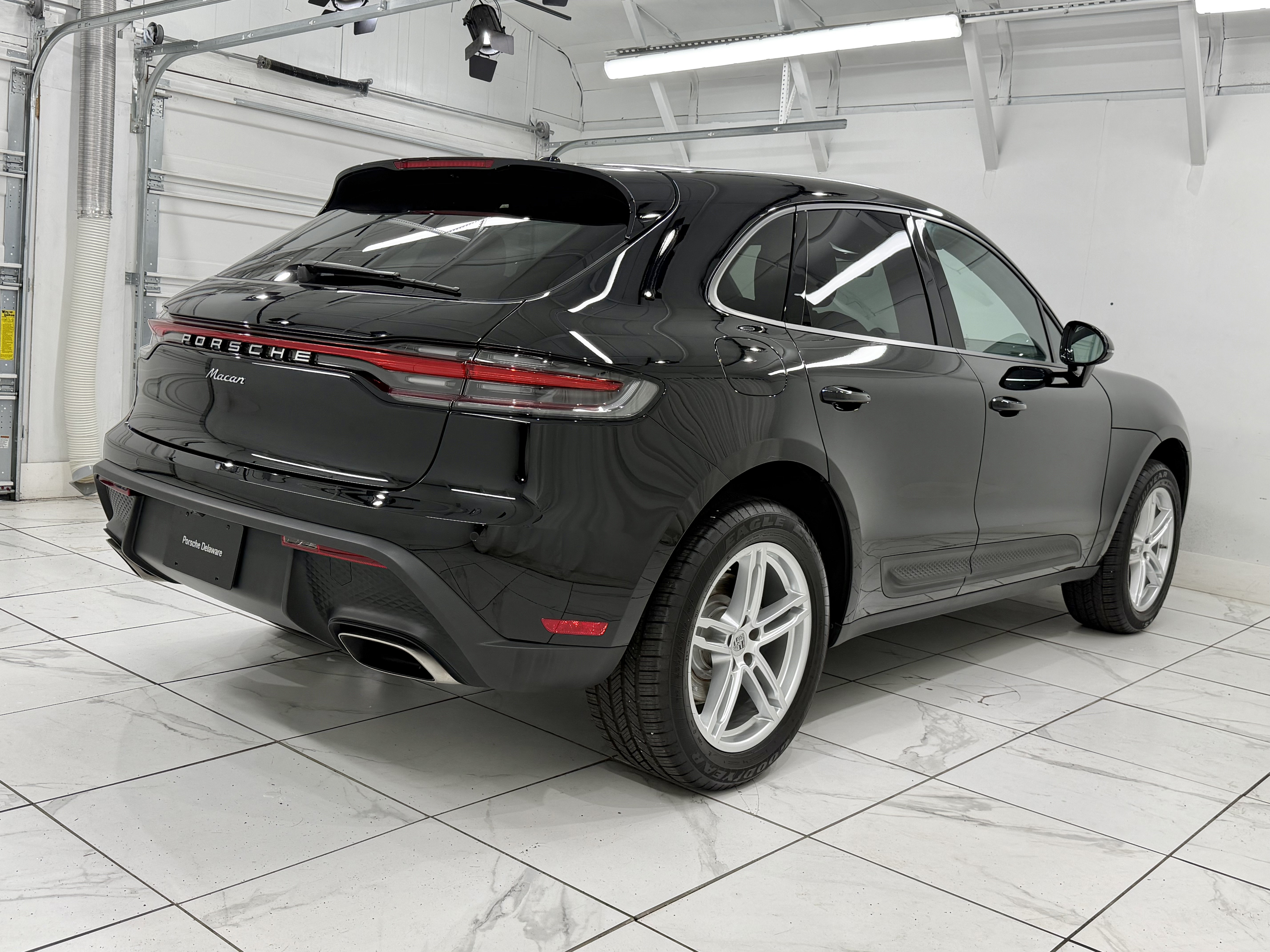 Certified 2026 Porsche Macan AWD/4WD image 11