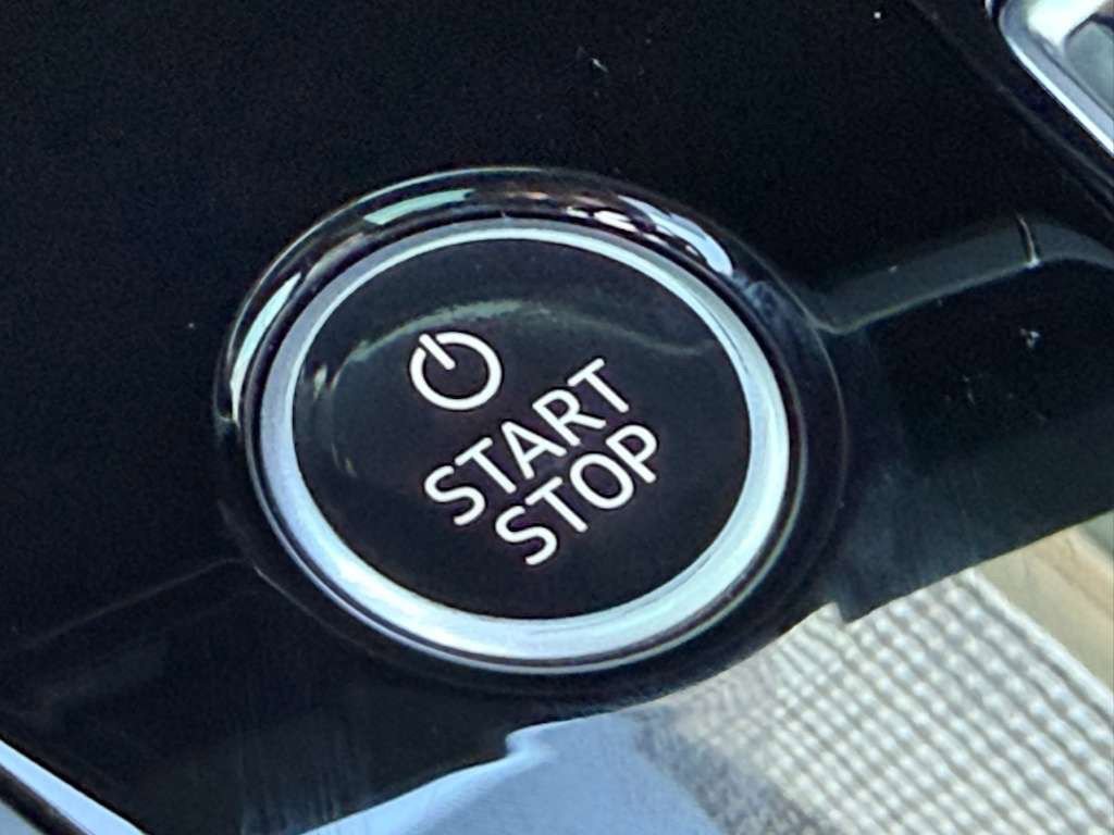 Used 2024 Audi Q4 e-tron Premium w/ Convenience Package image 18