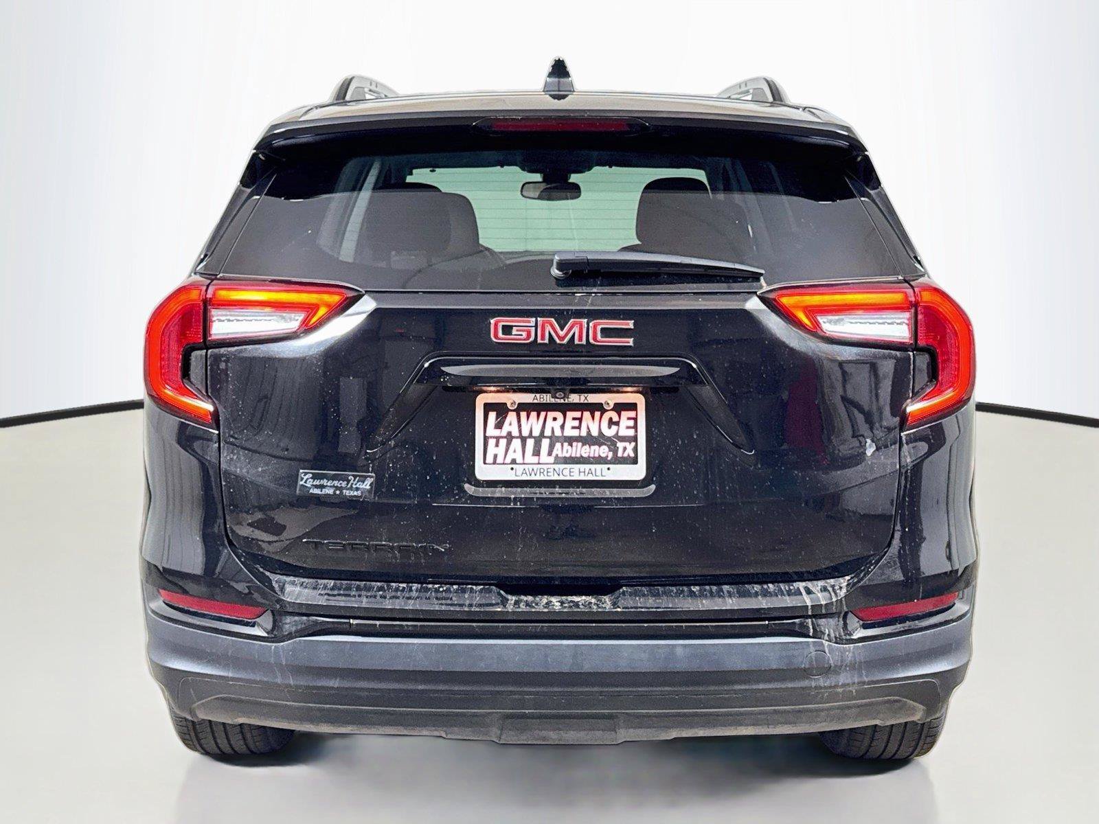 Used 2024 GMC Terrain SLE w/ Driver Convenience Package FWD image 5
